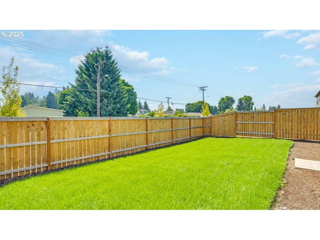 2945 U St, Springfield, OR 97477