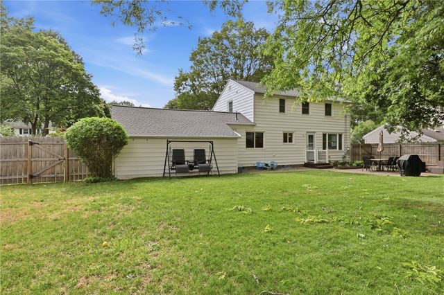 176 Green Meadow Drive, Irondequoit, NY 14617