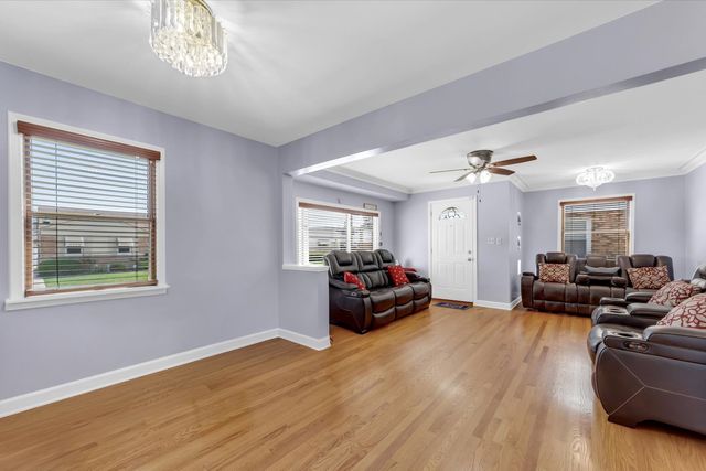 7246 N Meade Avenue, Chicago, IL 60646