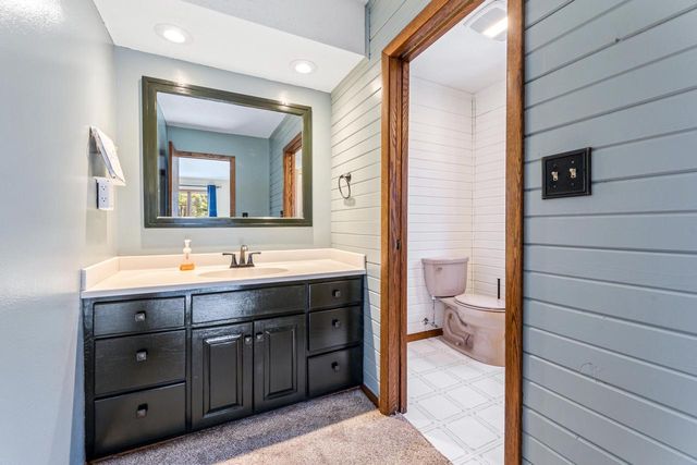 N1947 Forest Ridge DRIVE, La Crosse, WI 54601