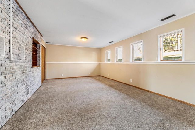 N1947 Forest Ridge DRIVE, La Crosse, WI 54601