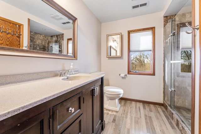 N1947 Forest Ridge DRIVE, La Crosse, WI 54601