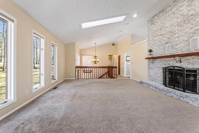 N1947 Forest Ridge DRIVE, La Crosse, WI 54601