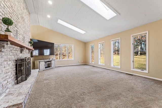 N1947 Forest Ridge DRIVE, La Crosse, WI 54601