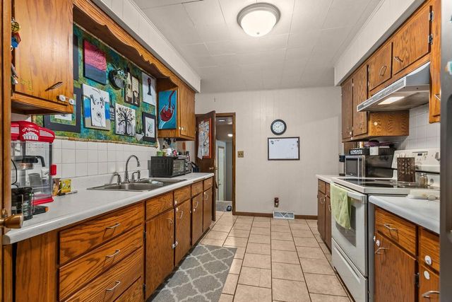 311 N KENSINGTON DRIVE, Appleton, WI 54915