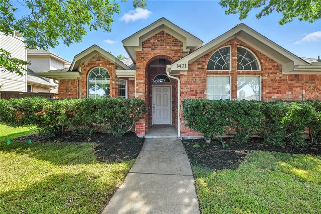 1421 Bregenz Lane, Lewisville, TX 75067
