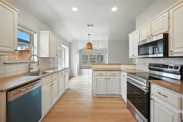 1421 Bregenz Lane, Lewisville, TX 75067