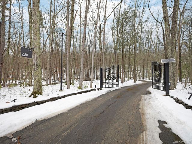 125 Mapes Road, Barryville, NY 12719