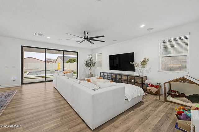 35071 N Barrel Road, San Tan Valley, AZ 85144
