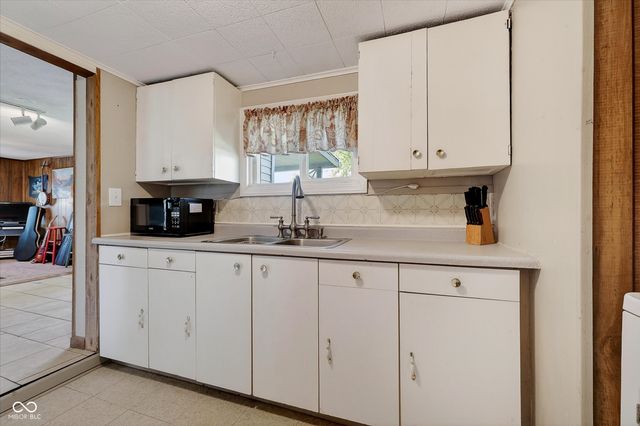806 Oak Street, Tipton, IN 46072