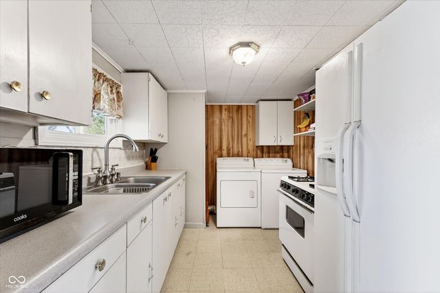 806 Oak Street, Tipton, IN 46072