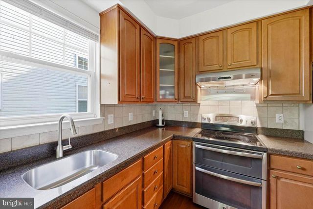 6 MITCHELL CT, Marlton, NJ 08053