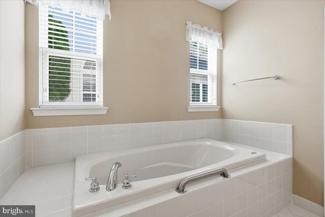 6 MITCHELL CT, Marlton, NJ 08053