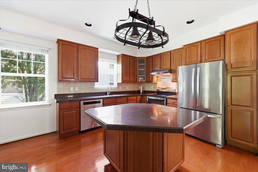 6 MITCHELL CT, Marlton, NJ 08053