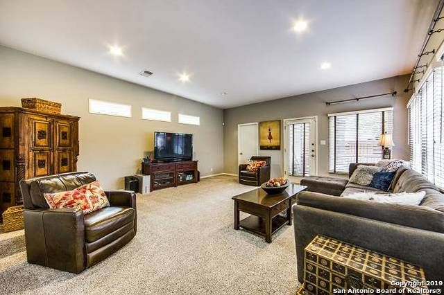 211 ROBINHOOD PL, San Antonio, TX 78209