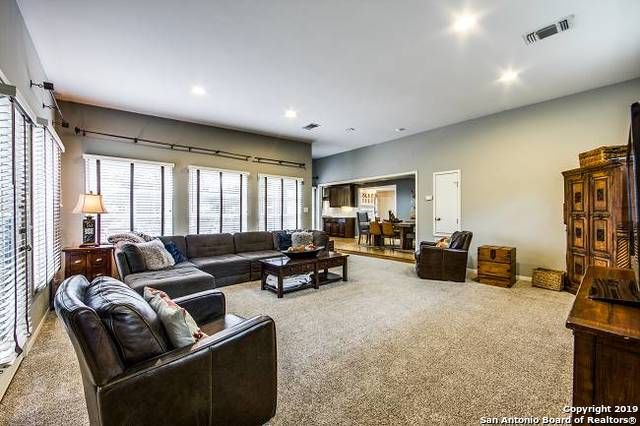 211 ROBINHOOD PL, San Antonio, TX 78209