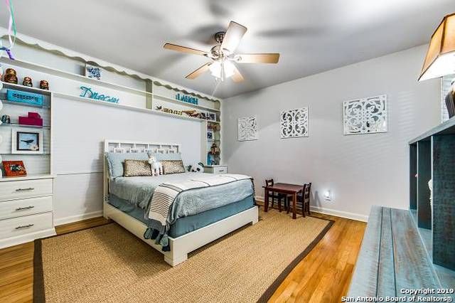 211 ROBINHOOD PL, San Antonio, TX 78209