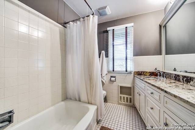 211 ROBINHOOD PL, San Antonio, TX 78209