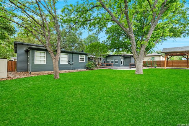 211 ROBINHOOD PL, San Antonio, TX 78209