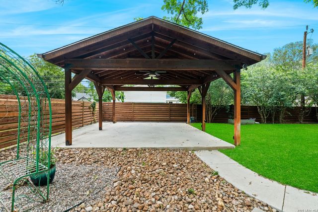211 ROBINHOOD PL, San Antonio, TX 78209