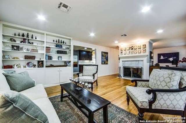 211 ROBINHOOD PL, San Antonio, TX 78209