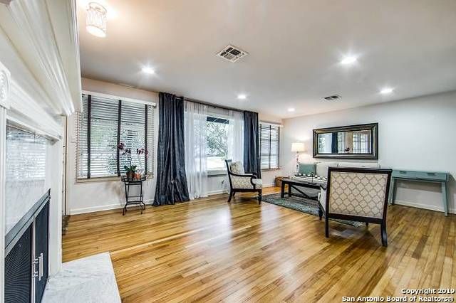 211 ROBINHOOD PL, San Antonio, TX 78209