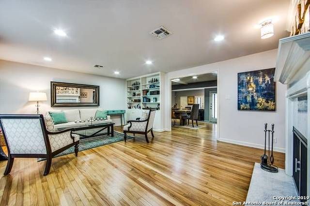 211 ROBINHOOD PL, San Antonio, TX 78209