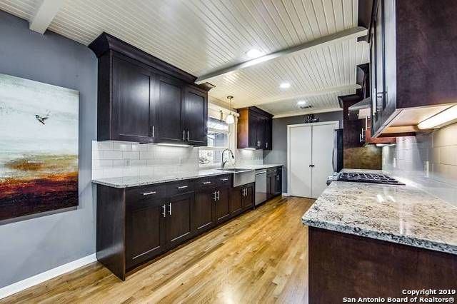 211 ROBINHOOD PL, San Antonio, TX 78209