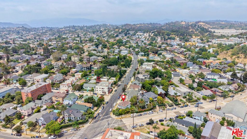 Image 10 of property listing at 600 E Edgeware Road, Los Angeles, CA 90026