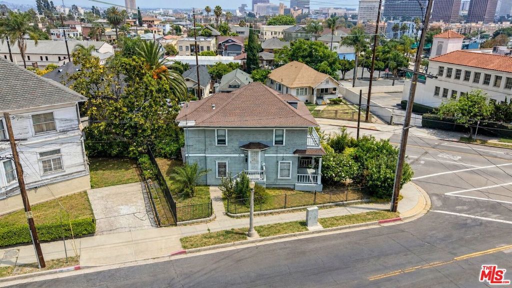 Image 1 of property listing at 600 E Edgeware Road, Los Angeles, CA 90026