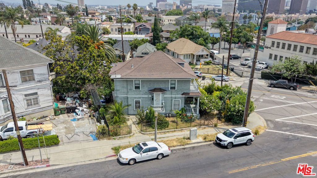 Image 2 of property listing at 600 E Edgeware Road, Los Angeles, CA 90026