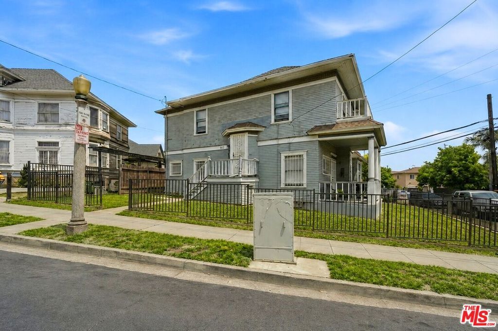 Image 5 of property listing at 600 E Edgeware Road, Los Angeles, CA 90026