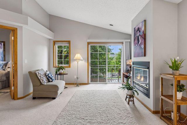 2240 Ranchview Lane N 80, Plymouth, MN 55447