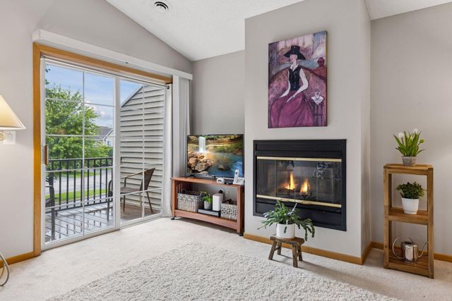 2240 Ranchview Lane N 80, Plymouth, MN 55447