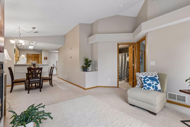 2240 Ranchview Lane N 80, Plymouth, MN 55447