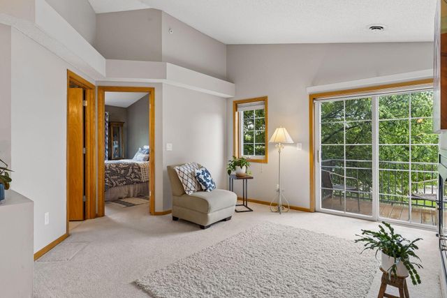 2240 Ranchview Lane N 80, Plymouth, MN 55447