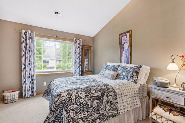 2240 Ranchview Lane N 80, Plymouth, MN 55447