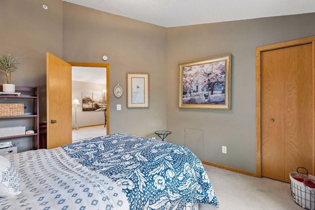 2240 Ranchview Lane N 80, Plymouth, MN 55447
