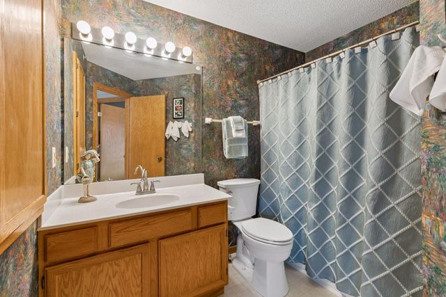 2240 Ranchview Lane N 80, Plymouth, MN 55447