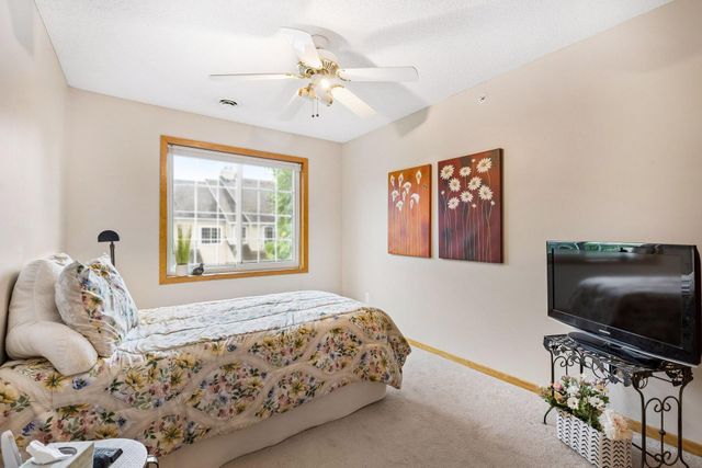 2240 Ranchview Lane N 80, Plymouth, MN 55447