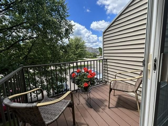 2240 Ranchview Lane N 80, Plymouth, MN 55447