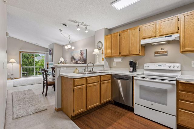 2240 Ranchview Lane N 80, Plymouth, MN 55447