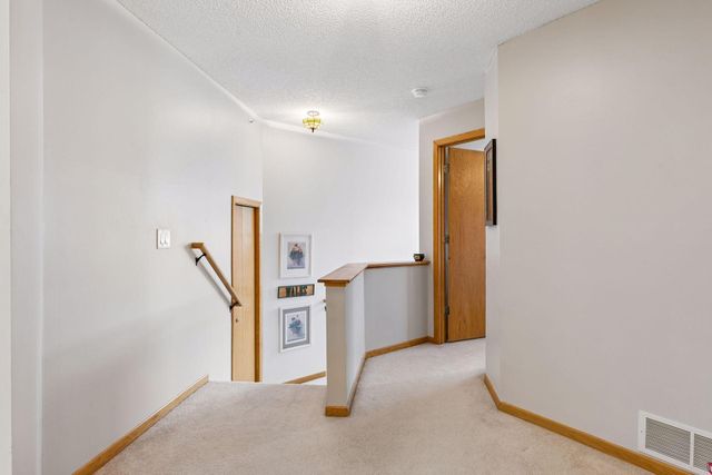 2240 Ranchview Lane N 80, Plymouth, MN 55447