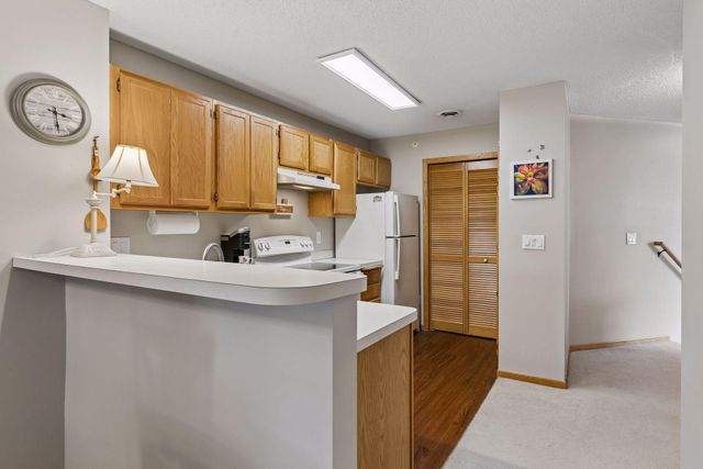 2240 Ranchview Lane N 80, Plymouth, MN 55447