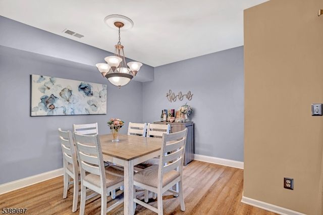9 Daniel Ct, Lebanon Boro, NJ 08833