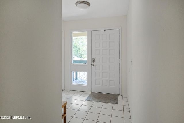 8012 HOLLYRIDGE Road 17, Jacksonville, FL 32256
