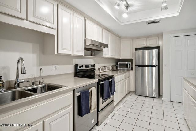 8012 HOLLYRIDGE Road 17, Jacksonville, FL 32256