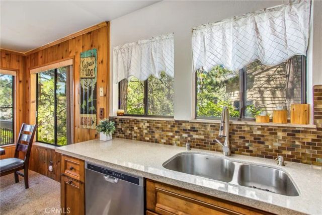 27657 Peninsula 130, Lake Arrowhead, CA 92352