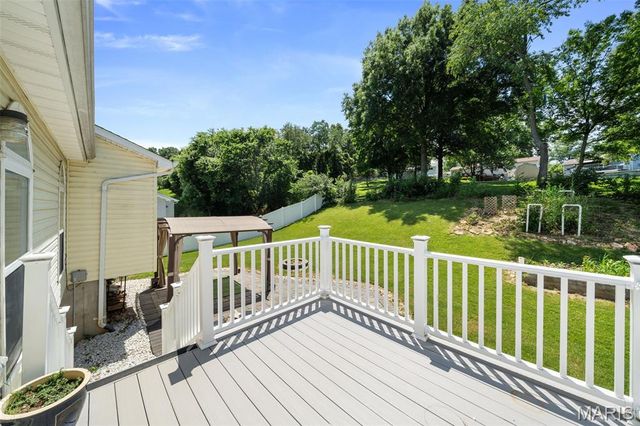 2325 Arkansas Drive, High Ridge, MO 63049