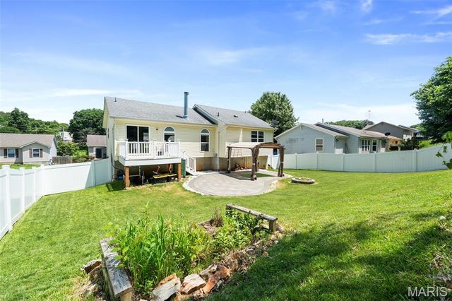 2325 Arkansas Drive, High Ridge, MO 63049